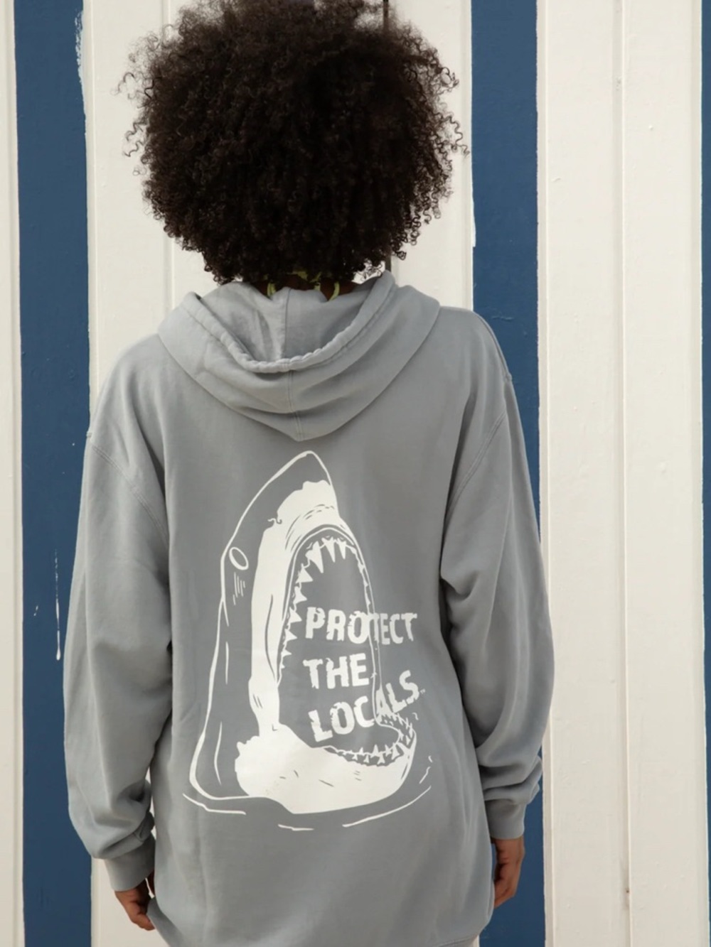 Finatics Hoodie Sweatshirt Gray with Shark Size Medium